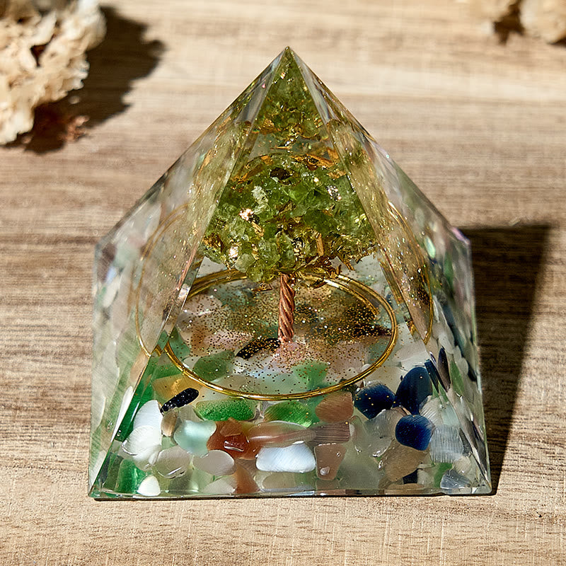 Pirámide de orgón de cristal curativo con peridoto del árbol de la vida de Olivenorma