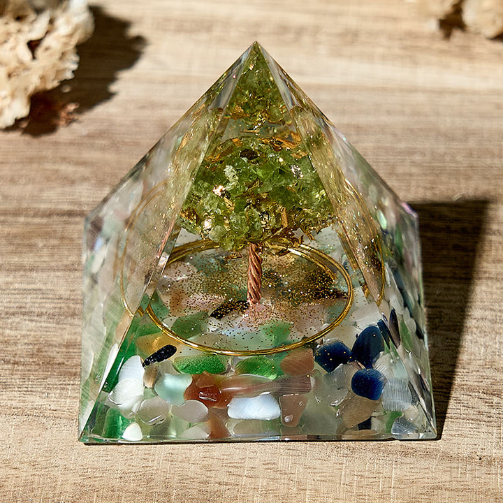 Pirámide de orgón de cristal curativo con peridoto del árbol de la vida de Olivenorma