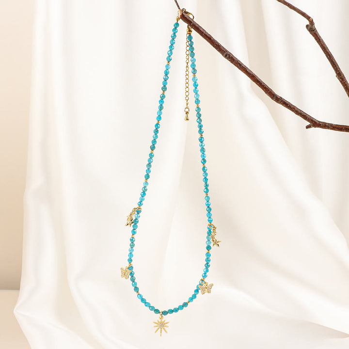 Collar de cuentas con piedras preciosas azules y circonitas estilo bohemio de Olivenorma