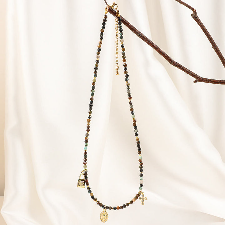 Collar de cuentas con piedras preciosas azules y circonitas estilo bohemio de Olivenorma