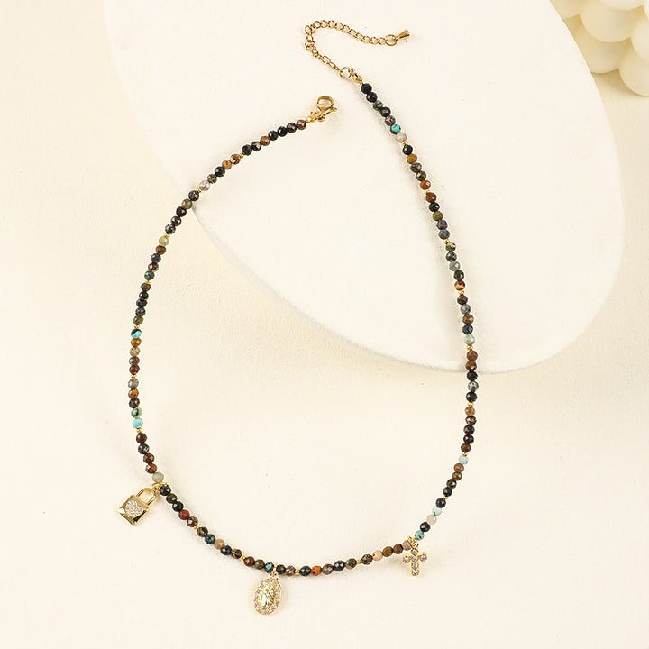 Collar de cuentas con piedras preciosas azules y circonitas estilo bohemio de Olivenorma