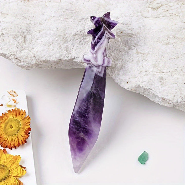 Daga grabada de Olivenorma con decoración de piedras preciosas naturales