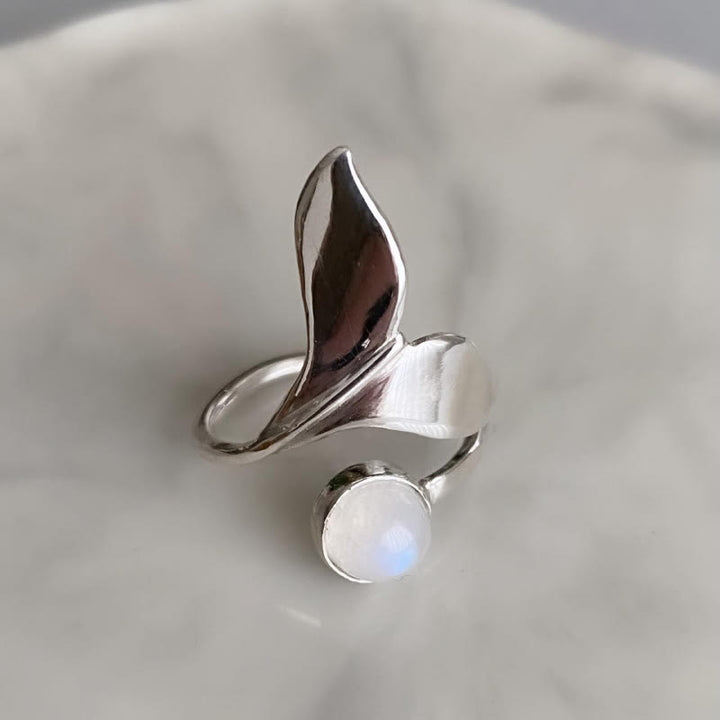 Anillo ajustable de cola de sirena con piedra lunar natural de Olivenorma