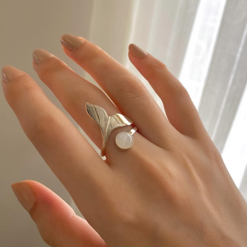 Anillo ajustable de cola de sirena con piedra lunar natural de Olivenorma