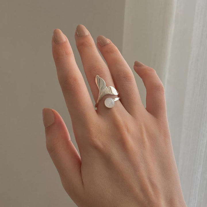 Anillo ajustable de cola de sirena con piedra lunar natural de Olivenorma