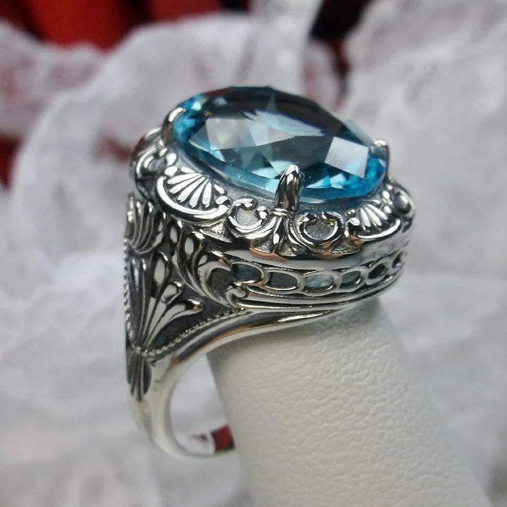 Anillo con gema tallada en aguamarina facetada estilo retro de Olivenorma