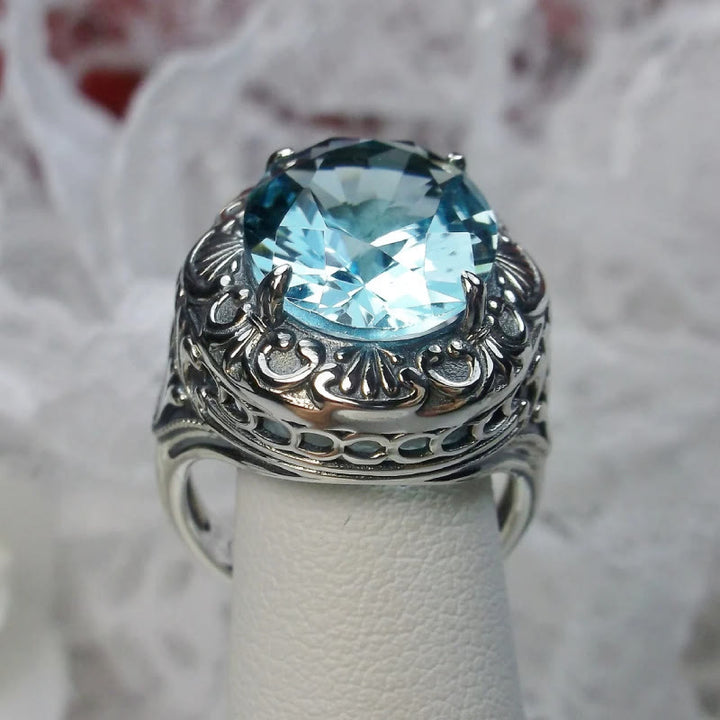 Anillo con gema tallada en aguamarina facetada estilo retro de Olivenorma