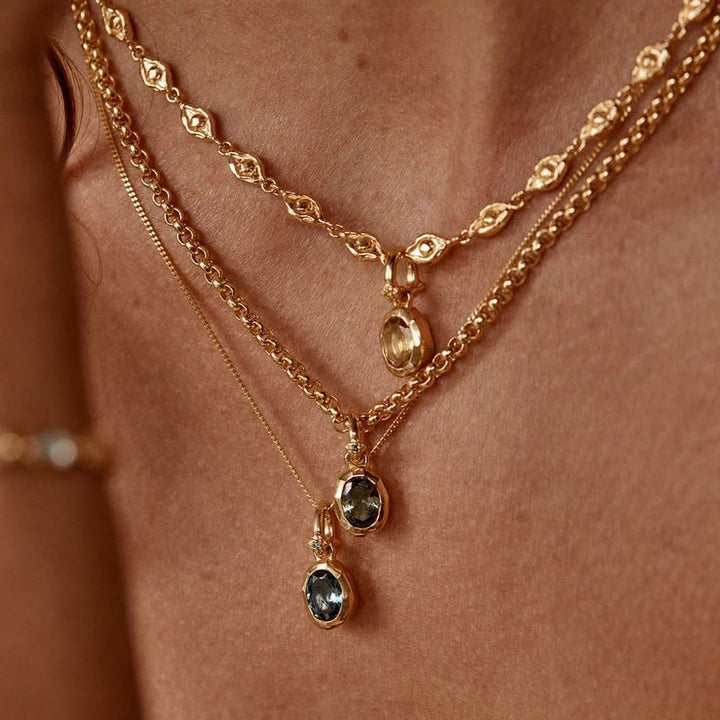 Collar con colgante de piedra natal de Olivenorma y gemas de cristal natural