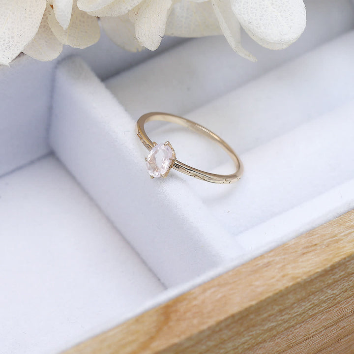 Anillo de fluorita verde y cuarzo rosa con incrustaciones simples de Olivenorma