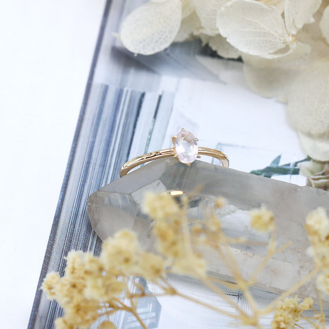 Anillo de fluorita verde y cuarzo rosa con incrustaciones simples de Olivenorma