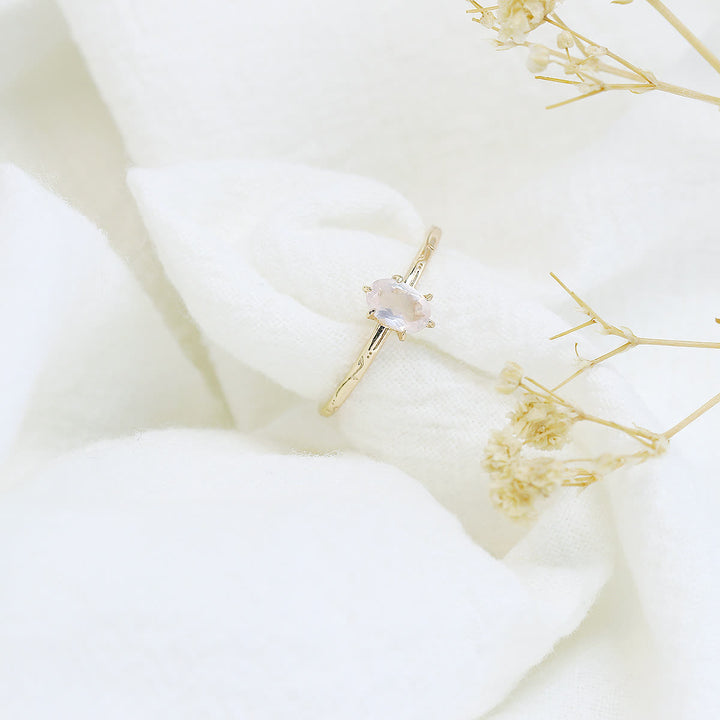 Anillo de fluorita verde y cuarzo rosa con incrustaciones simples de Olivenorma