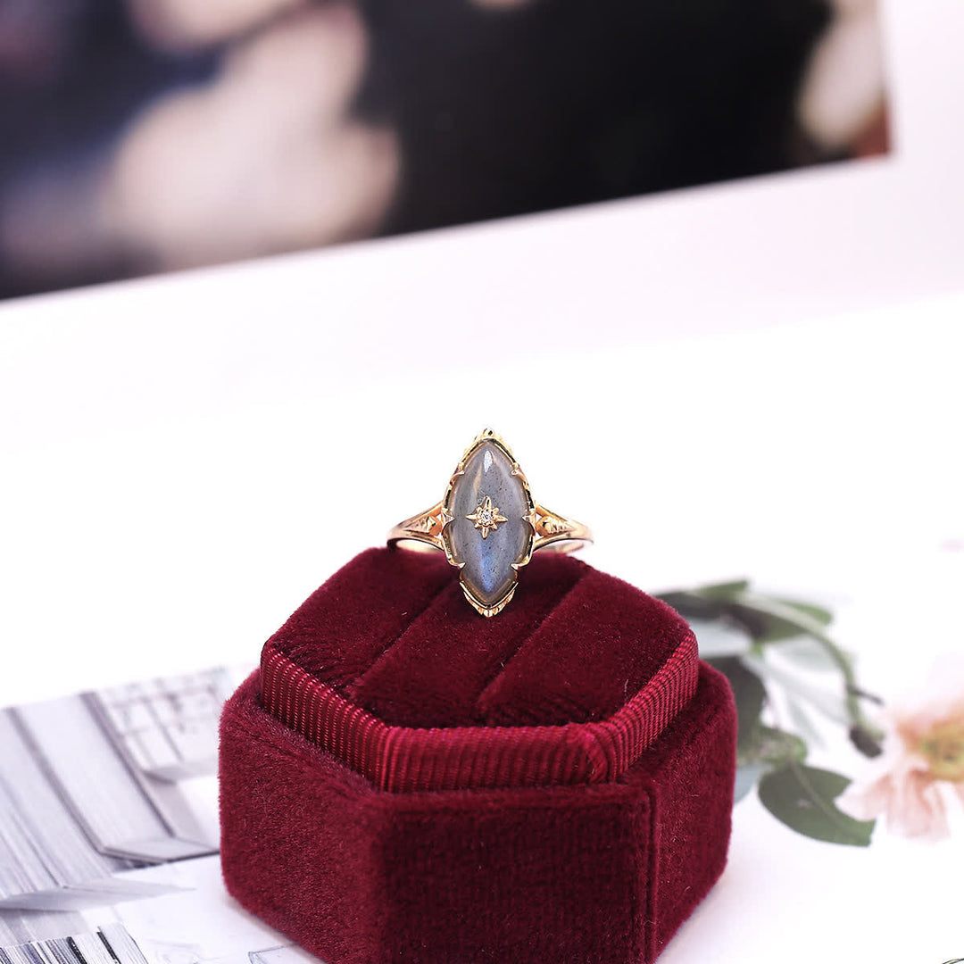 Anillo con estampado de estrellas de labradorita natural de Olivenorma