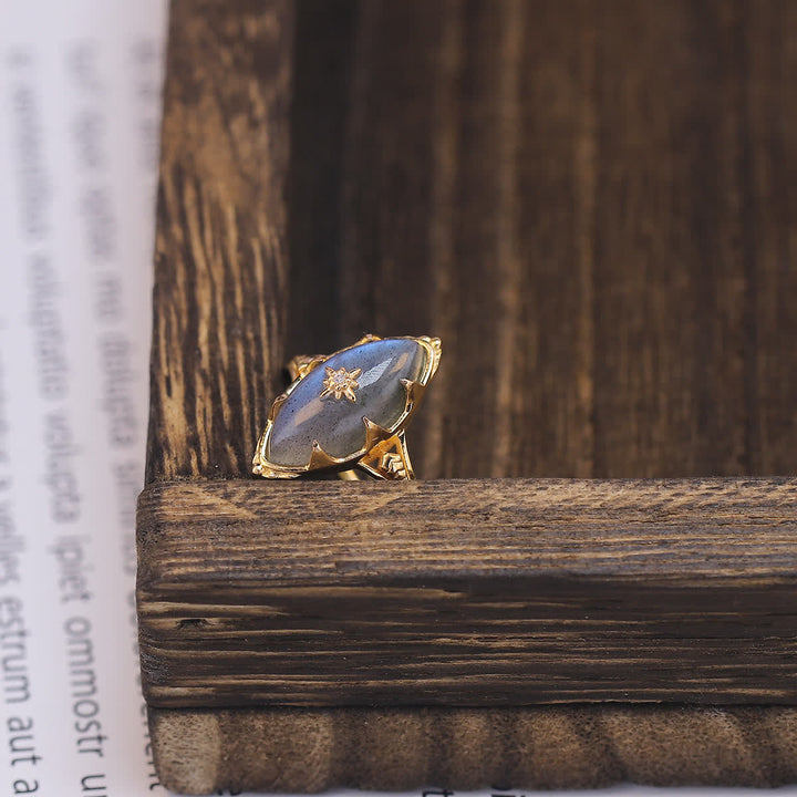 Anillo con estampado de estrellas de labradorita natural de Olivenorma