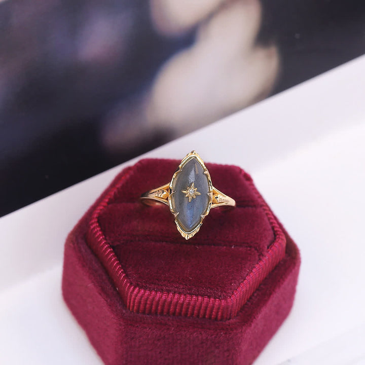 Anillo con estampado de estrellas de labradorita natural de Olivenorma