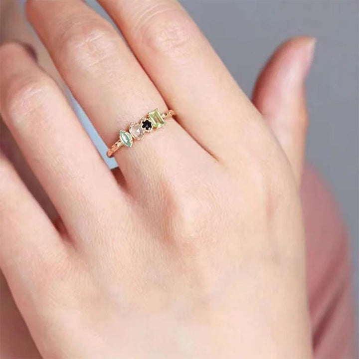 Anillo de piedra natal personalizado con piedra preciosa natural de labradorita de Olivenorma