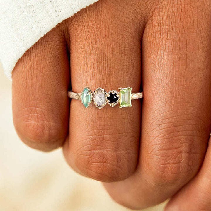 Anillo de piedra natal personalizado con piedra preciosa natural de labradorita de Olivenorma
