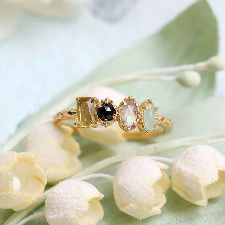 Anillo de piedra natal personalizado con piedra preciosa natural de labradorita de Olivenorma