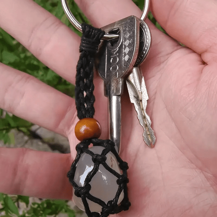 Llavero ajustable de color rojo de algodón con piedra cruda tejido de Olivenorma