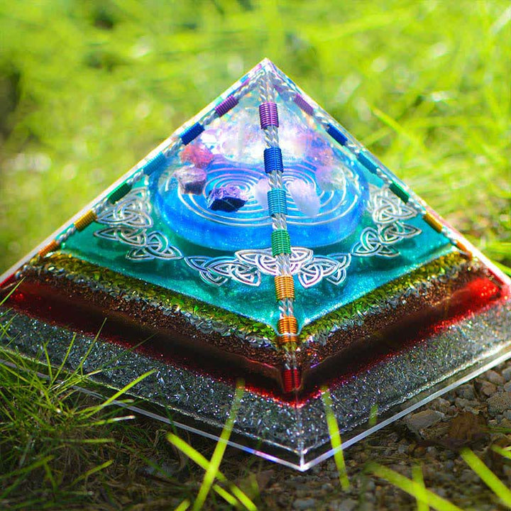 Torre de energía con espiral de cobre y cristal de Olivenorma Pirámide orgónica