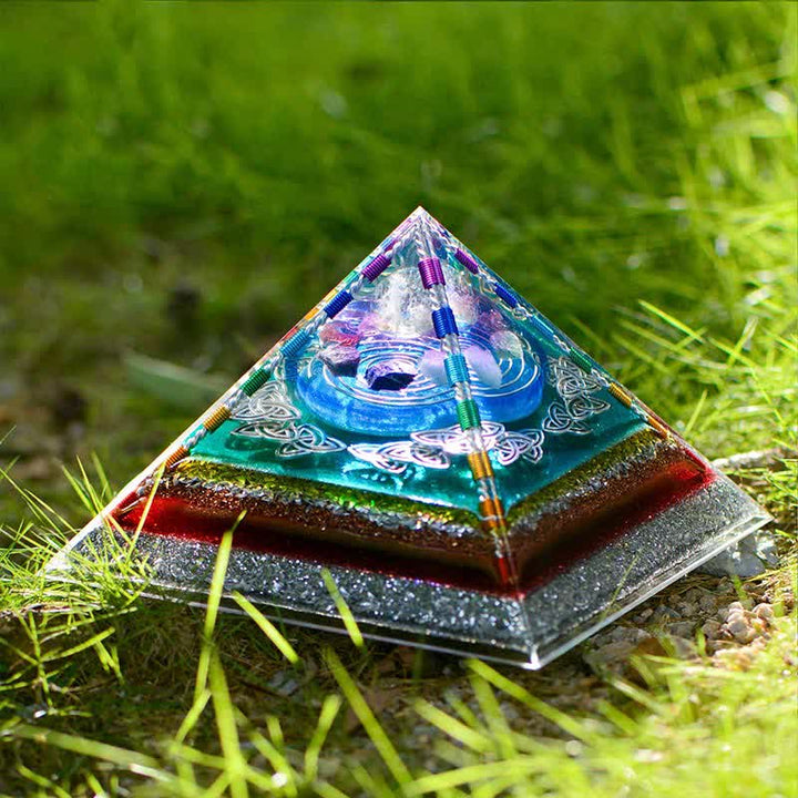 Torre de energía con espiral de cobre y cristal de Olivenorma Pirámide orgónica