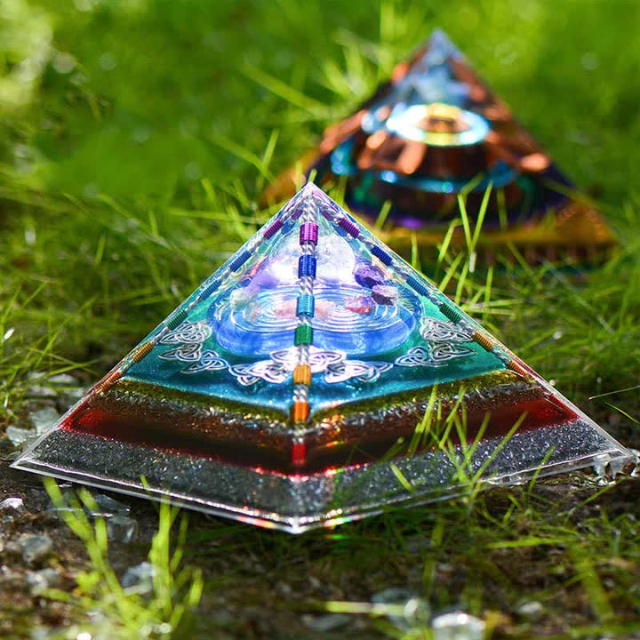 Torre de energía con espiral de cobre y cristal de Olivenorma Pirámide orgónica