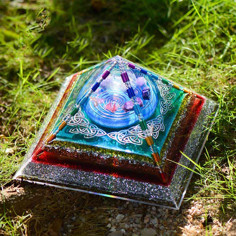 Torre de energía con espiral de cobre y cristal de Olivenorma Pirámide orgónica