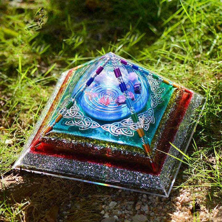 Torre de energía con espiral de cobre y cristal de Olivenorma Pirámide orgónica