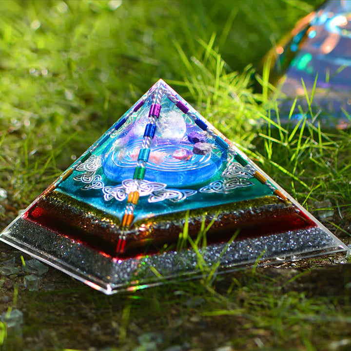 Torre de energía con espiral de cobre y cristal de Olivenorma Pirámide orgónica
