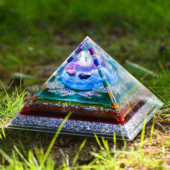 Torre de energía con espiral de cobre y cristal de Olivenorma Pirámide orgónica