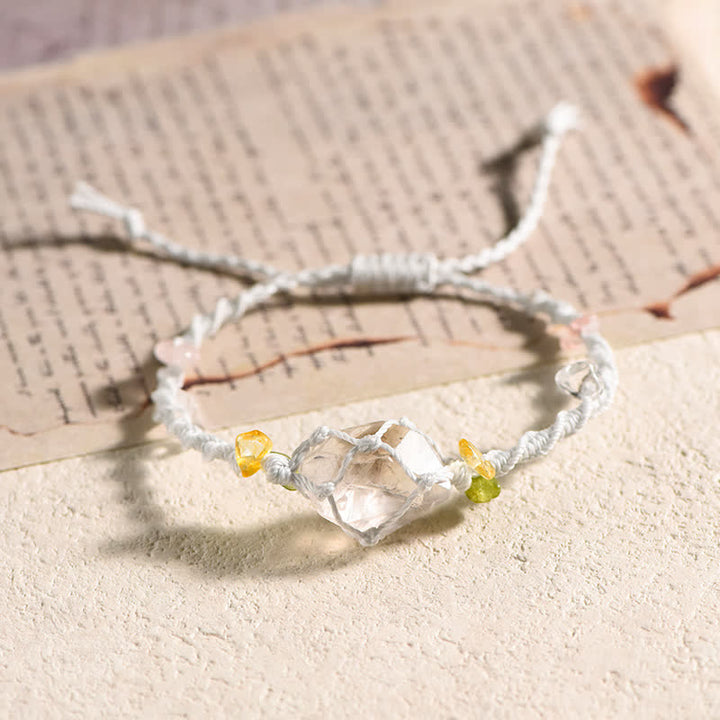 Pulsera trenzada con flores de cristal natural hecha a mano de Olivenorma 
