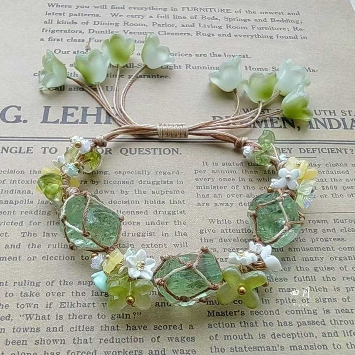 Pulsera de flores trenzadas con cristales de peridoto y fluorita verde de Olivenorma