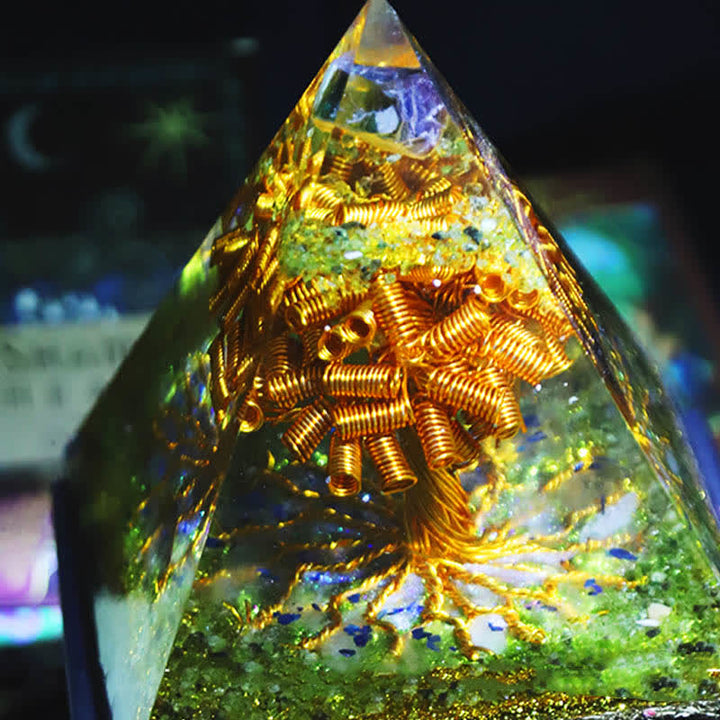 Pirámide de orgón con árbol de alambre de cobre, oro, peridoto y fluorita de Olivenorma