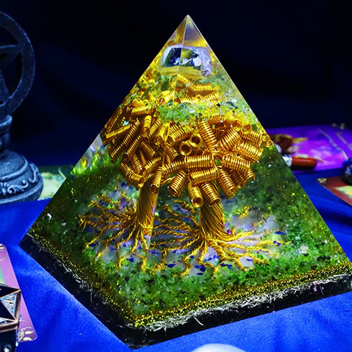 Pirámide de orgón con árbol de alambre de cobre, oro, peridoto y fluorita de Olivenorma