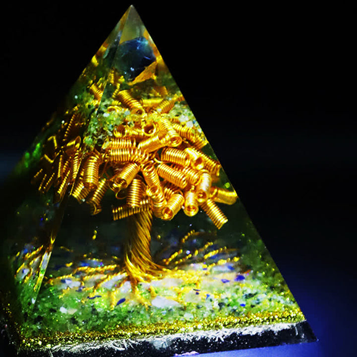 Pirámide de orgón con árbol de alambre de cobre, oro, peridoto y fluorita de Olivenorma