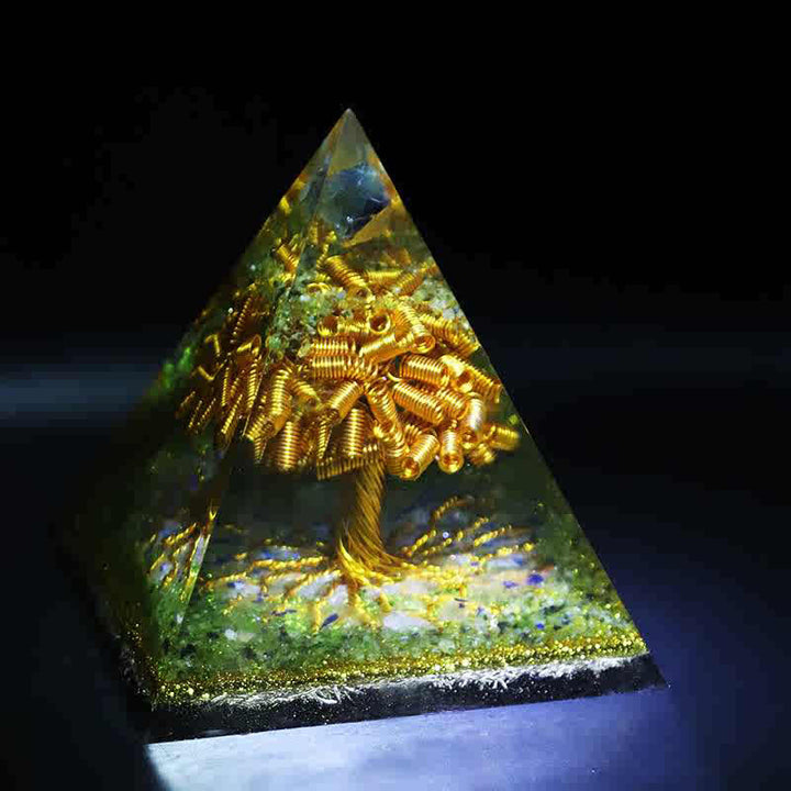 Pirámide de orgón con árbol de alambre de cobre, oro, peridoto y fluorita de Olivenorma