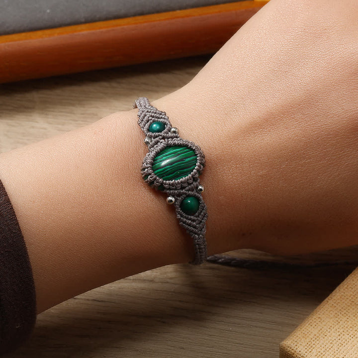 Pulsera trenzada con cristales de talla ovalada y tejido envolvente de Olivenorma