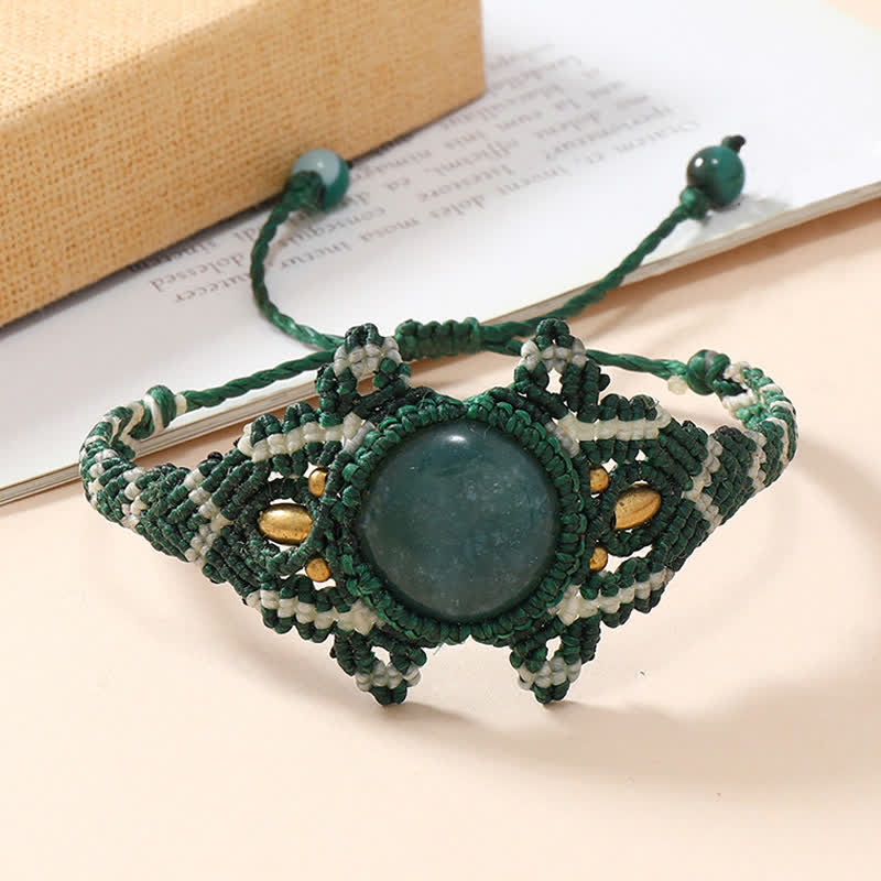 Pulsera trenzada con cristales envueltos y tejida a mano de Olivenorma