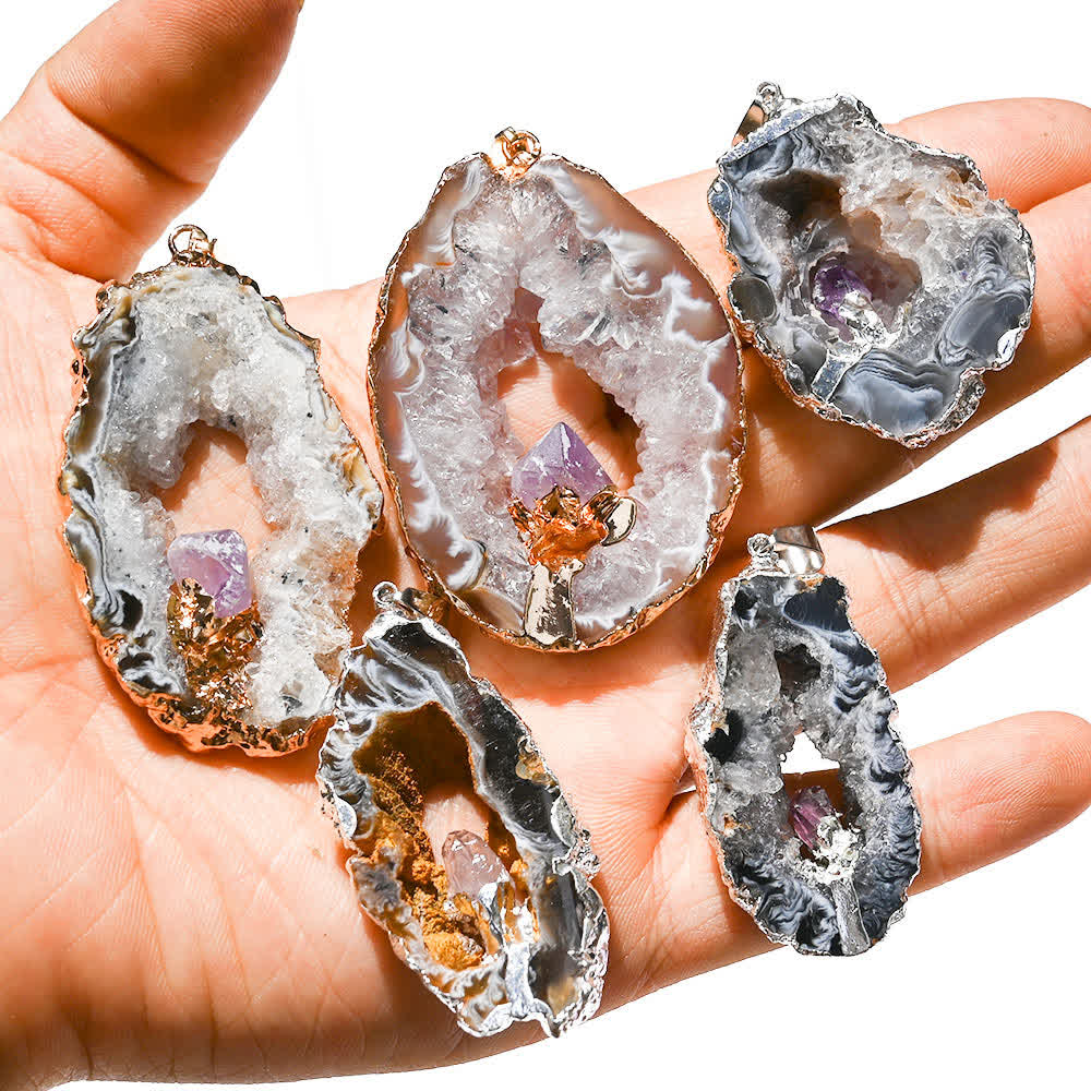 Collar con colgante de cueva de cristal de ágata blanca y amatista de Olivenorma
