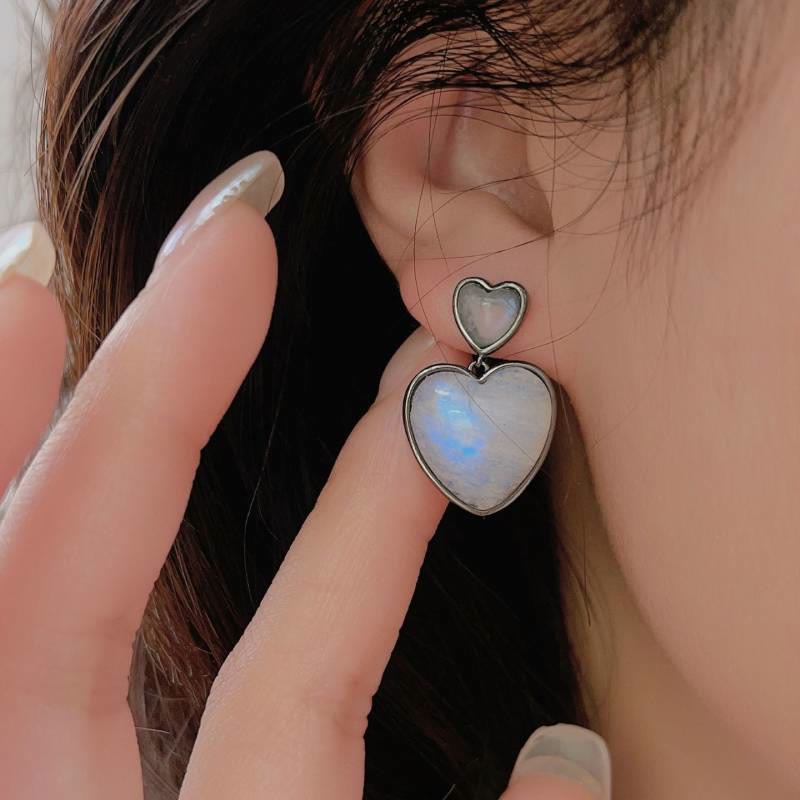 Pendientes colgantes con forma de corazón de piedra lunar de Olivenorma