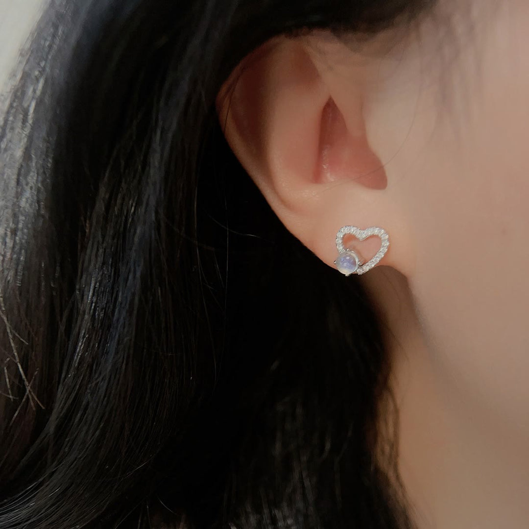 Pendientes de piedra lunar redondos en forma de corazón de Olivenorma