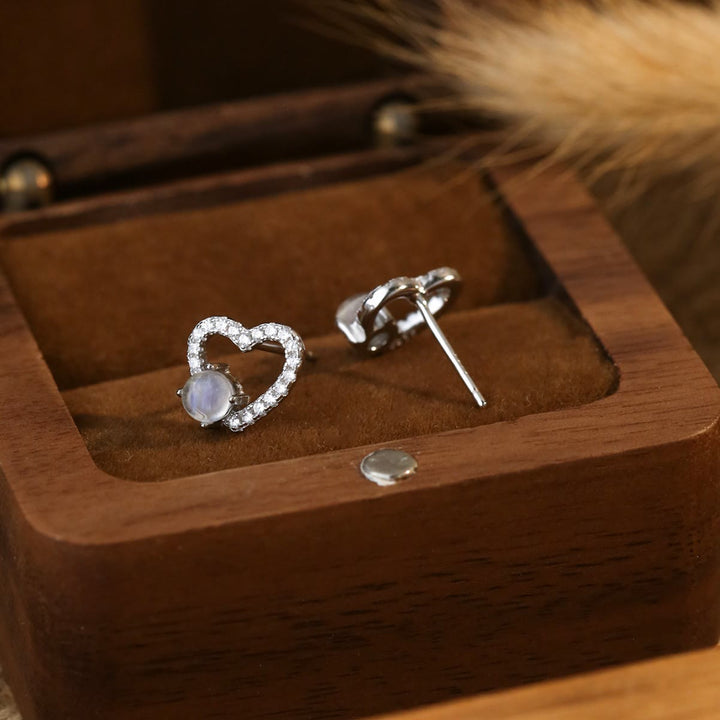 Pendientes de piedra lunar redondos en forma de corazón de Olivenorma