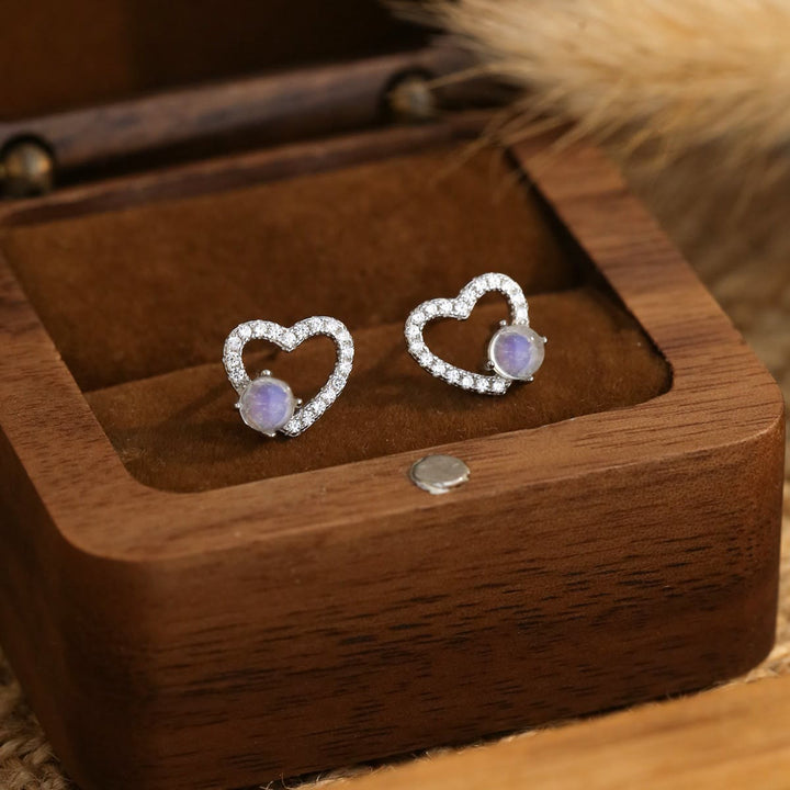 Pendientes de piedra lunar redondos en forma de corazón de Olivenorma