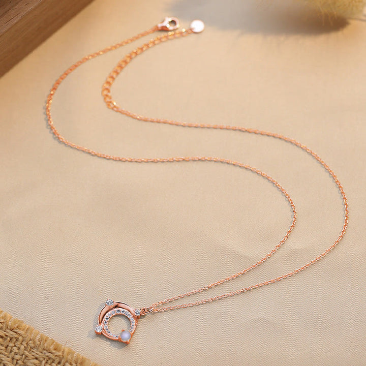 Collar con dije de luna creciente y piedra lunar natural de Olivenorma