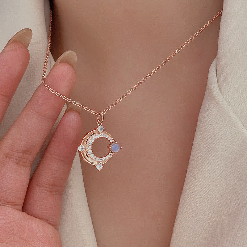 Collar con dije de luna creciente y piedra lunar natural de Olivenorma
