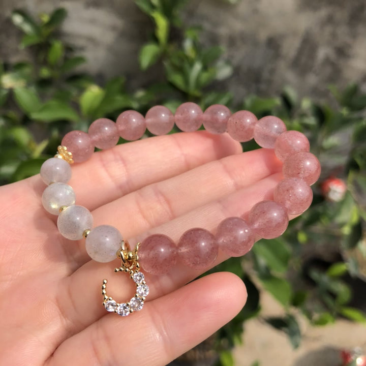 Pulsera con dije de luna de labradorita y cuarzo fresa natural de Olivenorma