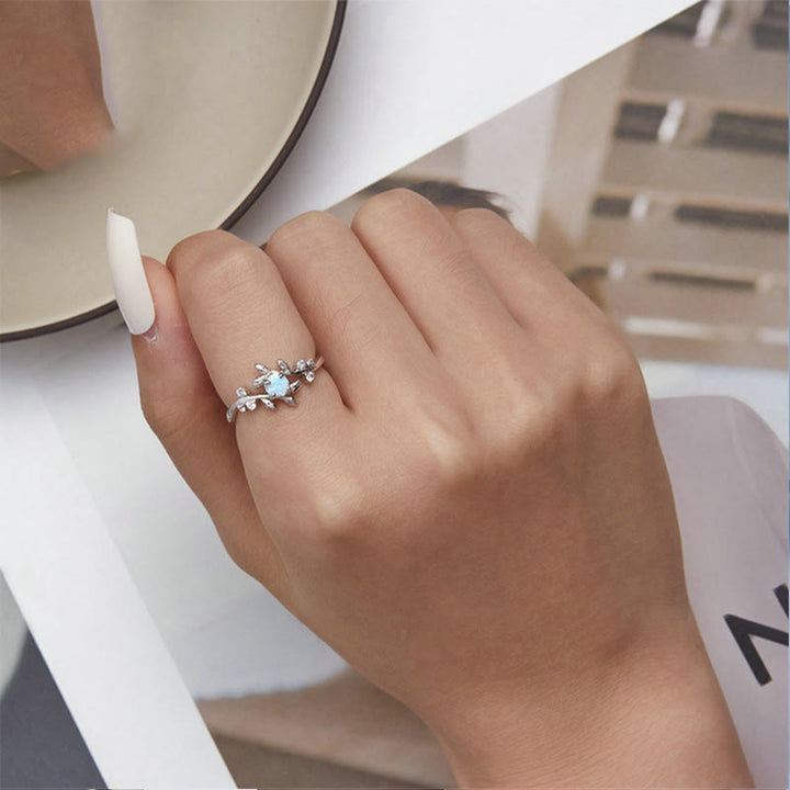 Anillo de plata de ley 925 con forma de enredadera de ópalo de Olivenorma