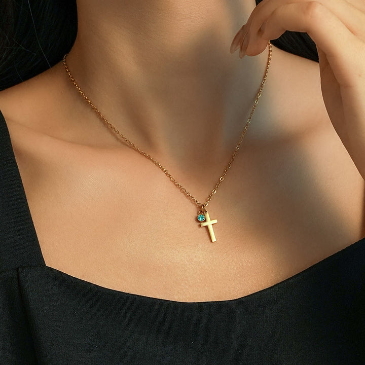 Collar con dije de cruz de aguamarina y símbolo de Hamsa con mal de ojo de Olivenorma