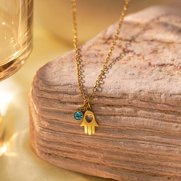 Collar con dije de cruz de aguamarina y símbolo de Hamsa con mal de ojo de Olivenorma