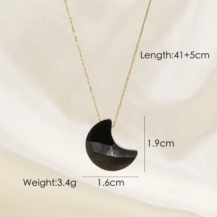 Collar con colgante en forma de luna con cristales naturales tallados de Olivenorma
