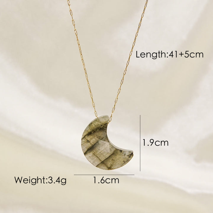 Collar con colgante en forma de luna con cristales naturales tallados de Olivenorma